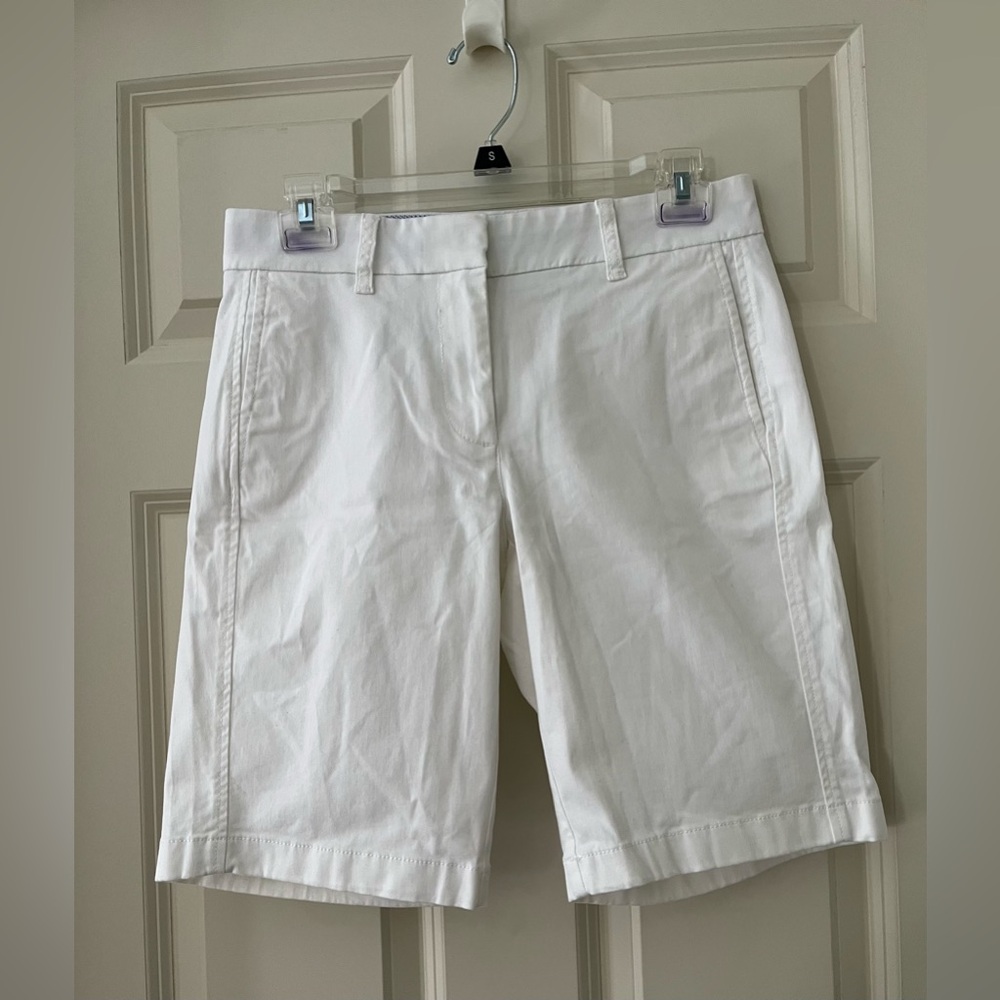 Women’s J.Crew White Stretch Bermuda shorts 4 pocket belt loops classic size 2